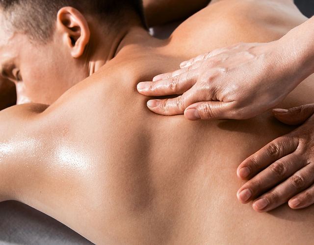 Certified massage therapist performing deep tissue massage NYC Certified massage therapist performing deep tissue massage NYC